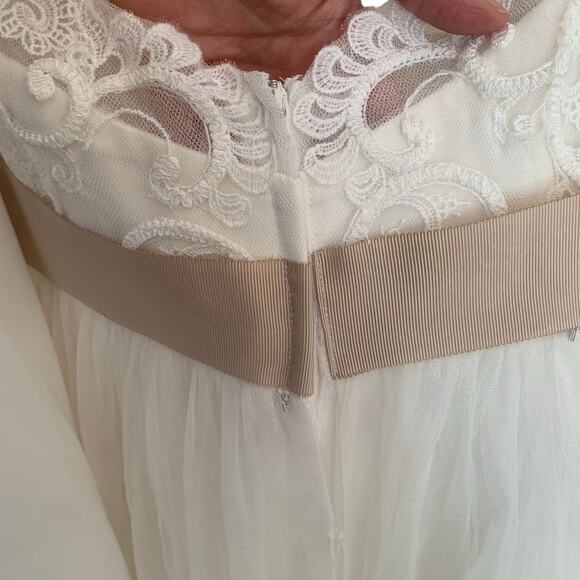 David’s Bridal Ivory Tulle Wedding Dress Lace Illusion Cap Sleeves WG3741 Sz 10 - Picture 9 of 15